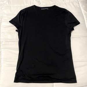 Soft Matte Seamless Tuckable Baby Tee in Black